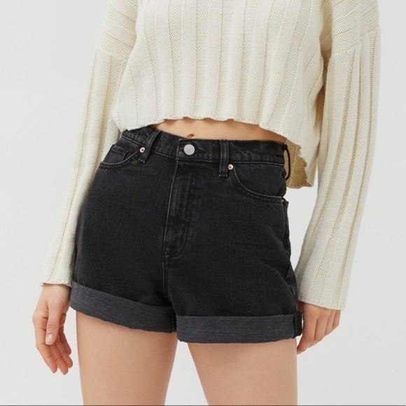 URBAN Outfitters BDG Black Mom Shortie Shorts High Waisted Sz 28 - Picture 1 of 7